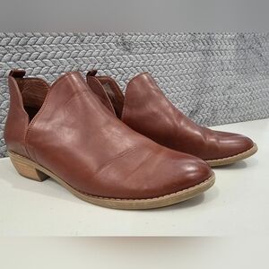 Universal Thread Women's Brown Leather Boots